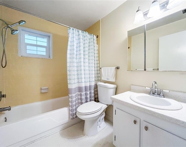 1706 Belleair Forest Drive - Photo Thumbnail 3