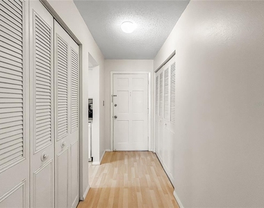 1706 Belleair Forest Drive - Photo Thumbnail 7