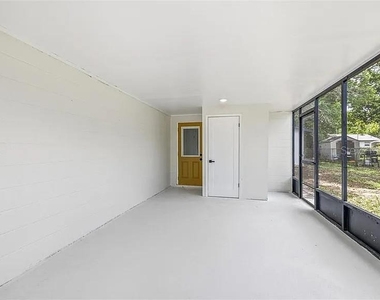 39252 Heights Avenue - Photo Thumbnail 10