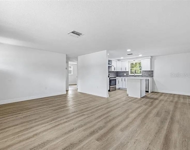 39252 Heights Avenue - Photo Thumbnail 3