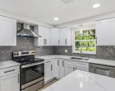 39252 Heights Avenue - Photo Thumbnail 4