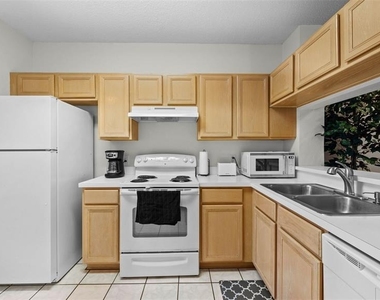12444 Berkeley Square Drive - Photo Thumbnail 7
