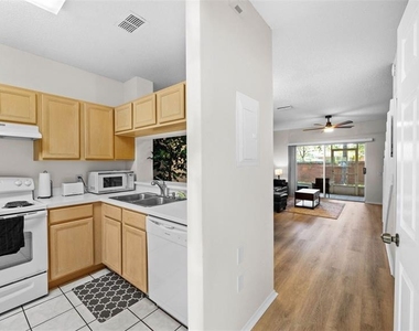 12444 Berkeley Square Drive - Photo Thumbnail 6