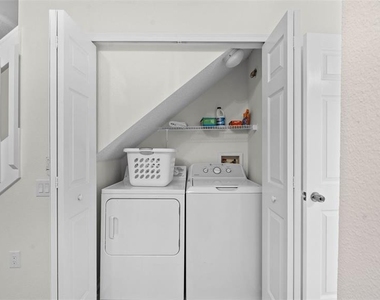 12444 Berkeley Square Drive - Photo Thumbnail 11