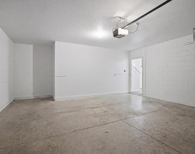 3126 Suncoast Blend Drive - Photo Thumbnail 19