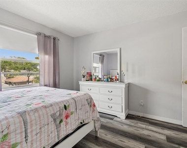 7210 N Manhattan Avenue - Photo Thumbnail 8