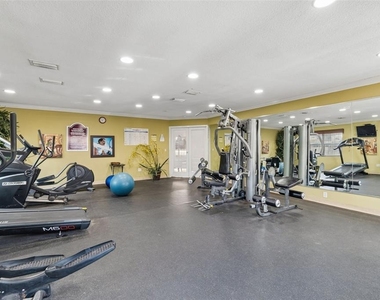 7210 N Manhattan Avenue - Photo Thumbnail 16
