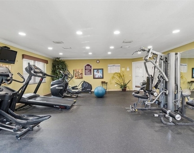 7210 N Manhattan Avenue - Photo Thumbnail 40