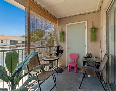 7210 N Manhattan Avenue - Photo Thumbnail 12