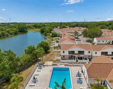 7210 N Manhattan Avenue - Photo Thumbnail 31