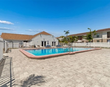 7210 N Manhattan Avenue - Photo Thumbnail 22
