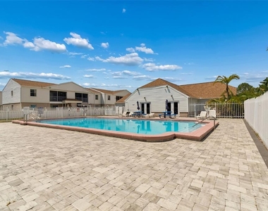 7210 N Manhattan Avenue - Photo Thumbnail 21