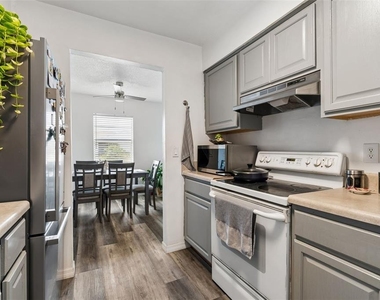 7210 N Manhattan Avenue - Photo Thumbnail 5