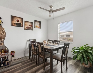 7210 N Manhattan Avenue - Photo Thumbnail 1