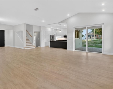 207 Athens Street - Photo Thumbnail 20