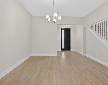 207 Athens Street - Photo Thumbnail 14
