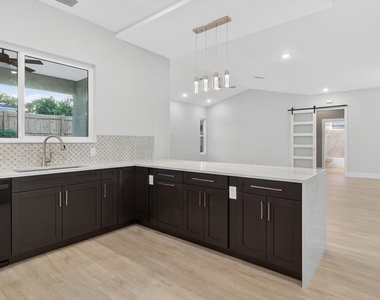 207 Athens Street - Photo Thumbnail 27