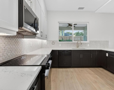 207 Athens Street - Photo Thumbnail 31