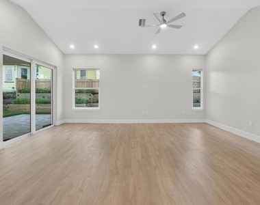 207 Athens Street - Photo Thumbnail 16