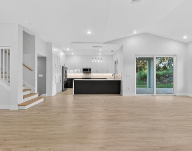 207 Athens Street - Photo Thumbnail 22