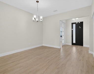 207 Athens Street - Photo Thumbnail 15