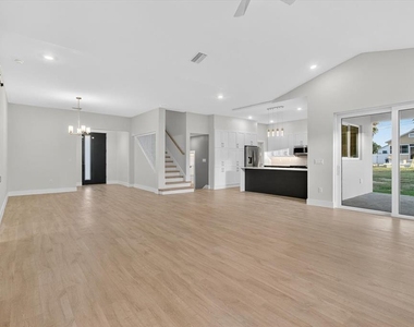 207 Athens Street - Photo Thumbnail 21