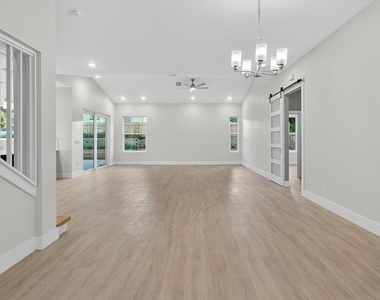 207 Athens Street - Photo Thumbnail 12
