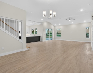 207 Athens Street - Photo Thumbnail 13