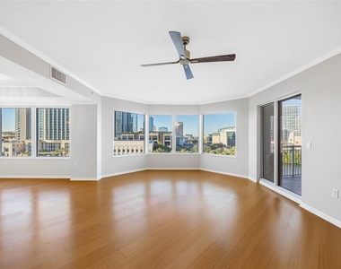 371 Channelside Walk Way - Photo Thumbnail 2