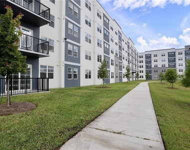 5579 Millenia Park Boulevard - Photo Thumbnail 9