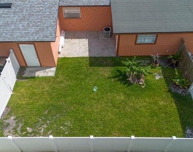212 Tenneessee Avenue - Photo Thumbnail 18