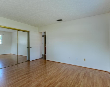 212 Tenneessee Avenue - Photo Thumbnail 12