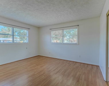 212 Tenneessee Avenue - Photo Thumbnail 11