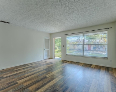 212 Tenneessee Avenue - Photo Thumbnail 6