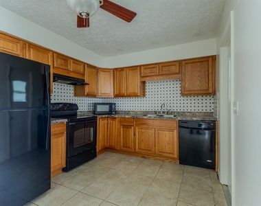 212 Tenneessee Avenue - Photo Thumbnail 7