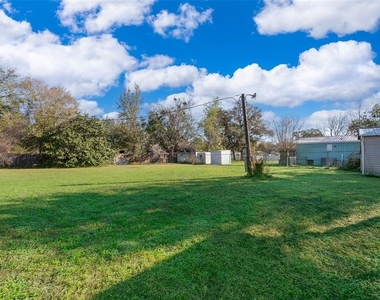 101 Caroline Avenue - Photo Thumbnail 17