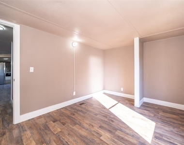 101 Caroline Avenue - Photo Thumbnail 12