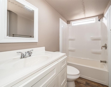 101 Caroline Avenue - Photo Thumbnail 13
