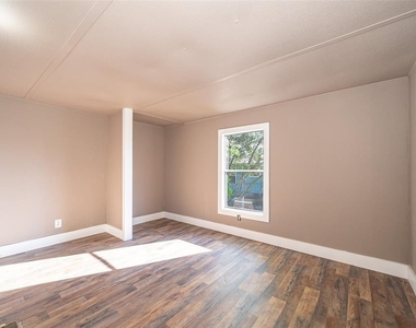 101 Caroline Avenue - Photo Thumbnail 11