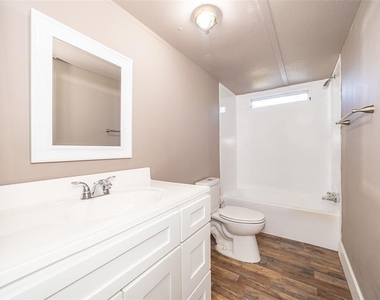 101 Caroline Avenue - Photo Thumbnail 10