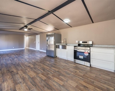 101 Caroline Avenue - Photo Thumbnail 9