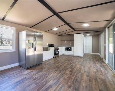101 Caroline Avenue - Photo Thumbnail 7