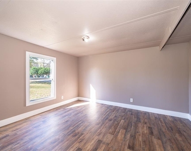 101 Caroline Avenue - Photo Thumbnail 14