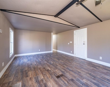 101 Caroline Avenue - Photo Thumbnail 6