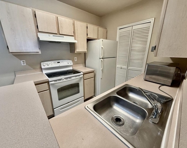 4332 S Kirkman Road - Photo Thumbnail 5