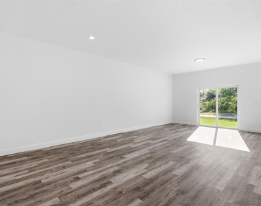 10047 Amicola Street - Photo Thumbnail 6