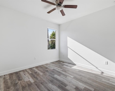 10047 Amicola Street - Photo Thumbnail 5