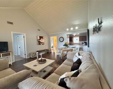 1106 Villa Lane - Photo Thumbnail 9