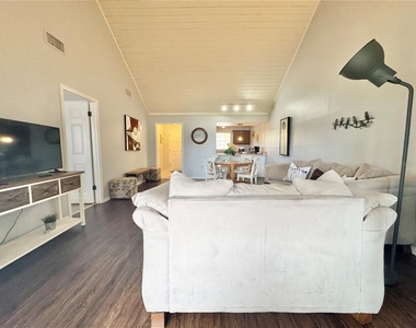 1106 Villa Lane - Photo Thumbnail 8