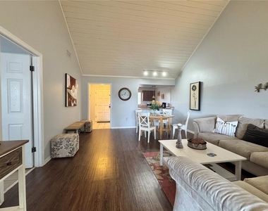 1106 Villa Lane - Photo Thumbnail 6